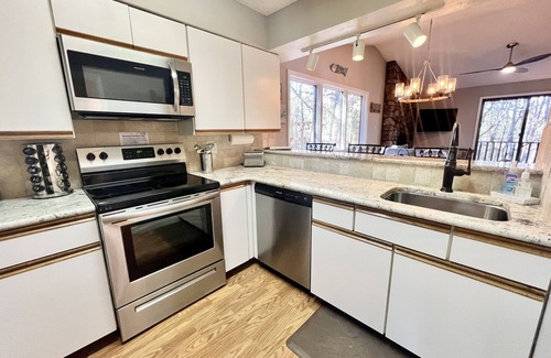 Mount Ida Condo | Treetop Getaway, 2 bed, 2 bath at Mountain Harbor on Lake Ouachita