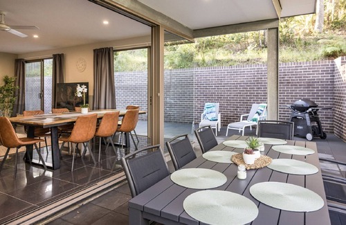 Lilli Pilli House | Treetops by the Sea | Walk to Beach & WiFi