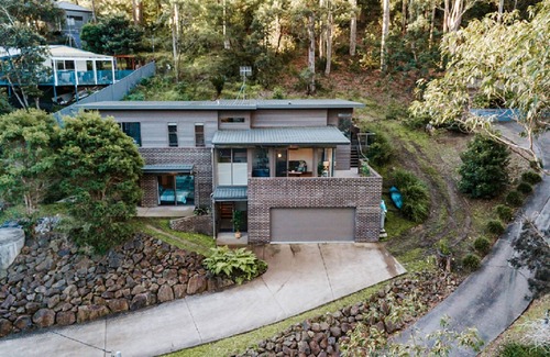 Lilli Pilli House | Treetops by the Sea | Walk to Beach & WiFi
