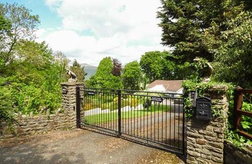 Govilon House | Treetops