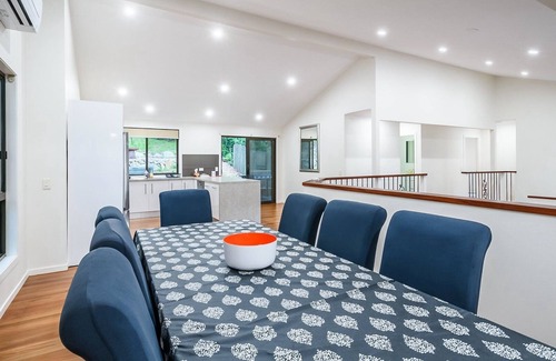 Hardys Bay House | 'Treetops on the Bay' by Accom Holidays
