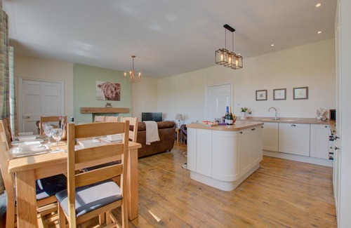 Kingswood House | Trefnant Hall - Three Bedroom House, Sleeps 6