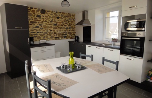 Tregomeur House | TREG'HOME, Lovely renovated self-catering cottage near the coast