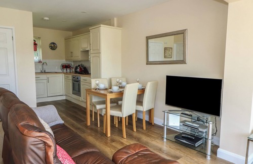 Felinfach Cottage | TREM-YR-AFON, pet friendly, with a garden in Aberaeron