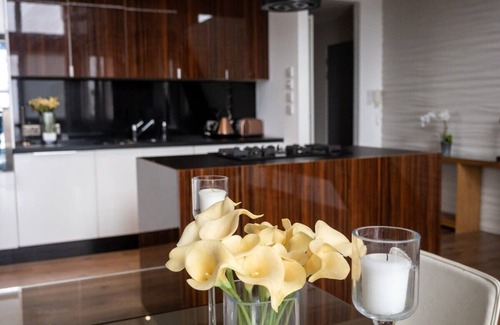 North West Apartment | Trendy 3-Bed Flat with River Views Glasgow