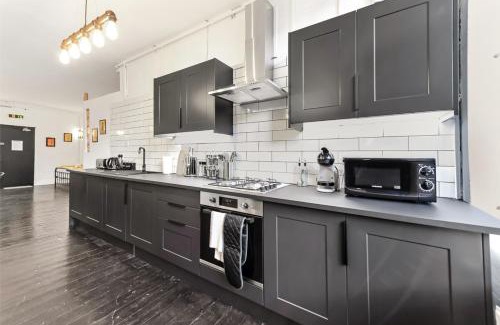 Victoria Apartment | Trendy and Eccentric Flat in Hackney