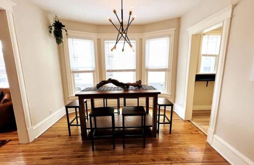 Lyn-Lake Apartment | Trendy and Stylish 3BR Uptown Duplex