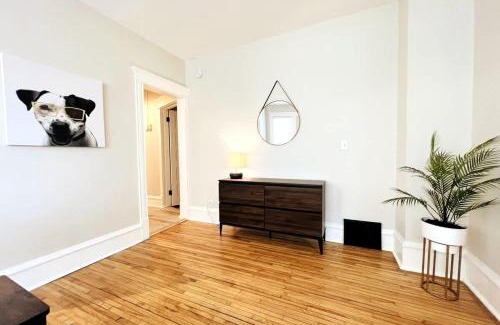 Lyn-Lake Apartment | Trendy and Stylish 3BR Uptown Duplex