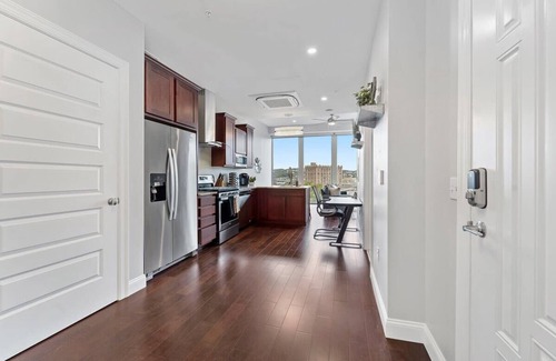 Downtown Pittsburgh House | Trendy Downtown 1BR | Free Parking | Gym | Views