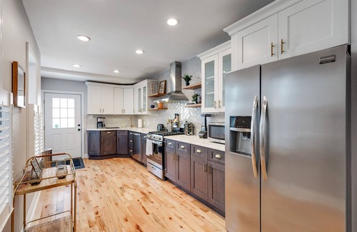 Fairmount House | Trendy Fairmount Gem Roof Deck