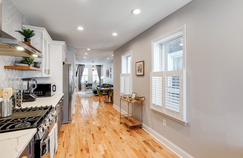 Fairmount House | Trendy Fairmount Gem Roof Deck