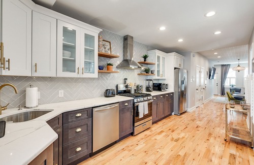 Fairmount House | Trendy Fairmount Gem Roof Deck