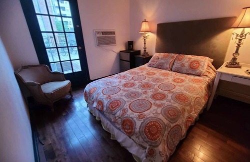 Church and Wellesley House | Trendy Private 2 bedrooms in the heart of Church street - with a rooftop balcony