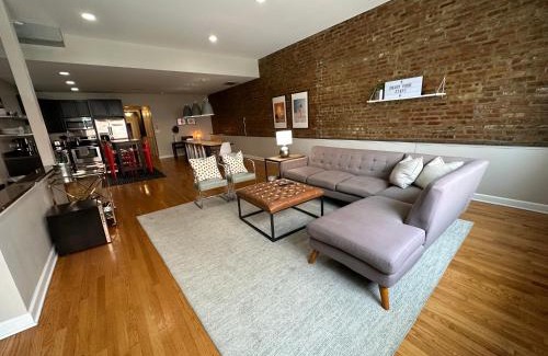 Wicker Park House | Trendy Wicker Park Loft with Parking