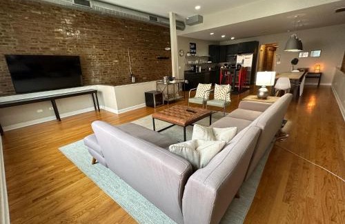 Wicker Park House | Trendy Wicker Park Loft with Parking