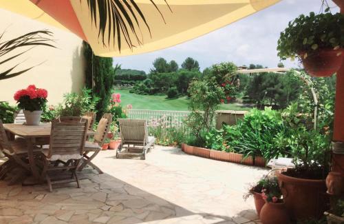 Saint-Cyr-sur-Mer Villa | TRES BELLE VILLA AVEC PISCINE, TENNIS et GOLF