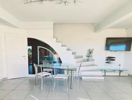 Saint-Cyr-sur-Mer Villa | TRES BELLE VILLA AVEC PISCINE, TENNIS et GOLF