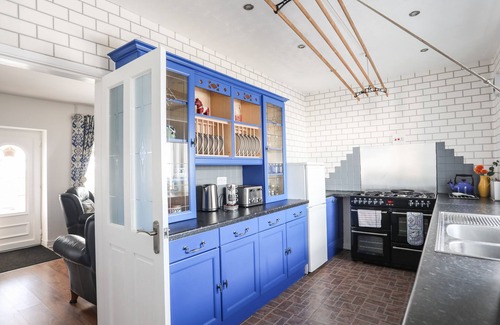 Caergeiliog Cottage | TREWAN COTTAGE, pet friendly, character holiday cottage in Rhosneigr