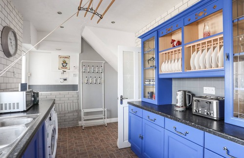 Caergeiliog Cottage | TREWAN COTTAGE, pet friendly, character holiday cottage in Rhosneigr