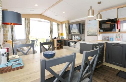 Caergeiliog House | Trewan Lodge
