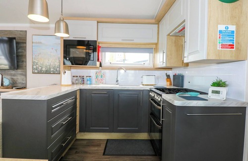 Caergeiliog House | Trewan Lodge