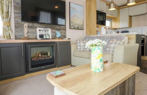 Caergeiliog House | Trewan Lodge