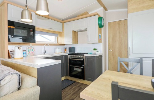 Caergeiliog House | Trewan Lodge