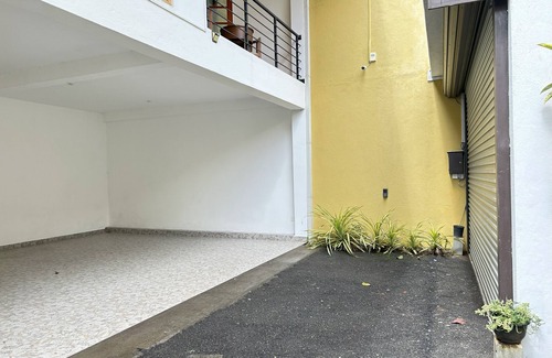 Katugastota Villa | Trident Kandy Homestay n4-Delightful Bedroom Villa within Kandy city limits.