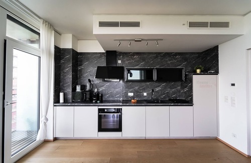 Erdberg Apartment | TrIIIple 7Heaven Amazing View on top floor with rooftop pool - free parking