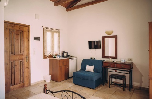 Ilida Apartment | Trikalioti's Lush Estate Apt Eleni, Palouki, Greece