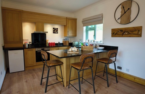 Tring Cottage | Tring Grange Cottage - Sleeps 2 - Onsite Parking
