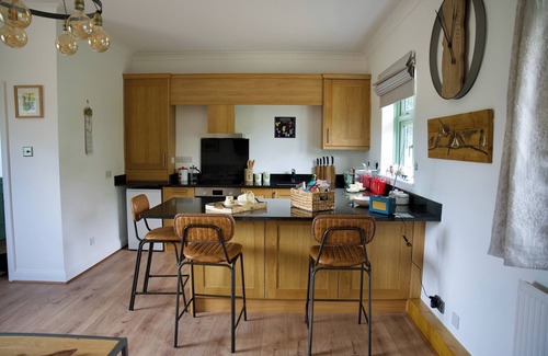 Tring Cottage | Tring Grange Cottage - Sleeps 2 - Onsite Parking