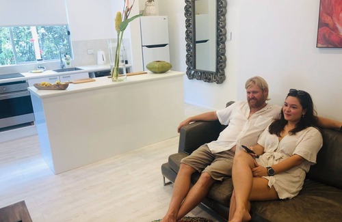 Trinity Beach Cottage | Trinity Beach Oasis-Uncover serenity and sophistication at our beachside.