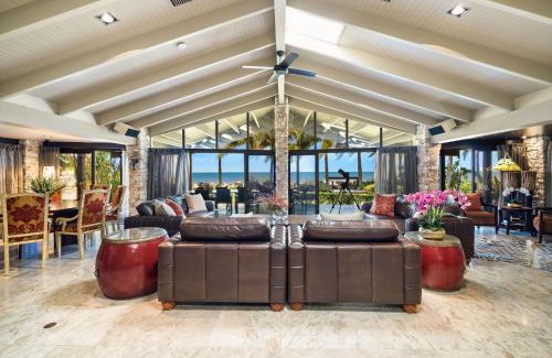 Trinity Beach House | Trinity Beach Palace Luxury Estate by Belle Escapes