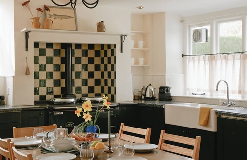 Stratton House | Trinity Farmhouse-Stunning House&Garden