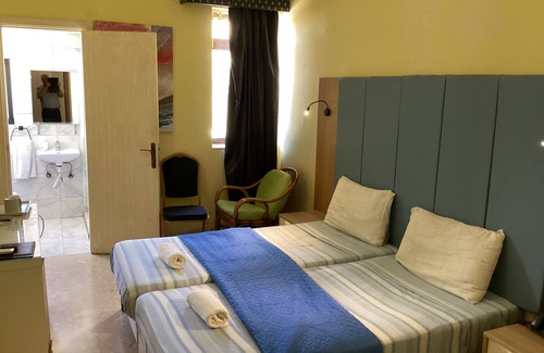 Is-Salina Bed & Breakfast | Triple bed & breakfast with AC and WiFi with pool and indoor pool