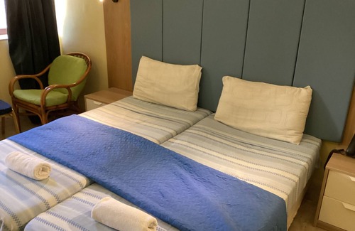Is-Salina Bed & Breakfast | Triple bed & breakfast with AC and WiFi with pool and indoor pool