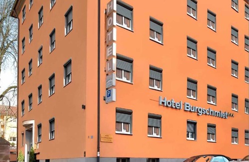 Mitte House | Triple Room - Hotel Burgschmiet GmbH