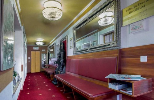 Mitte House | Triple Room - Hotel Burgschmiet GmbH