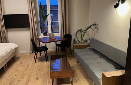 Villers-Cotterets Apartment | Triple room with bathroom