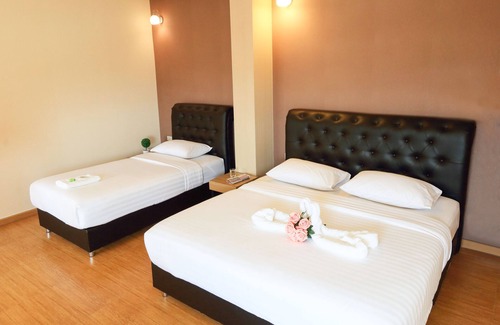 Lat Sawai Hotel | Triple Trees Village