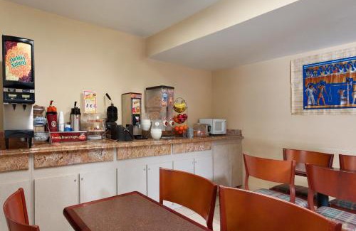 Canyon Country Hotel | Triplodge of Santa Clarita