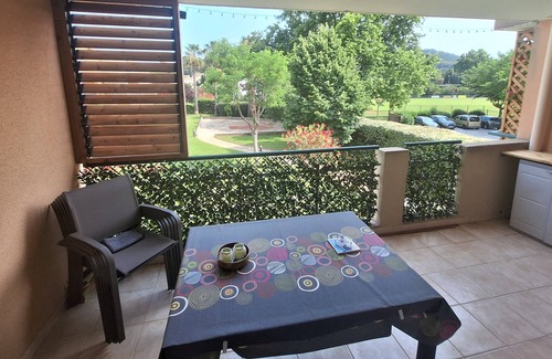 Saint-Cyr-sur-Mer Apartment | Trois Pièces , Terrasse, 15' à Pied de la mer