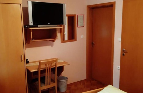 Tisina House | Tromejnik House