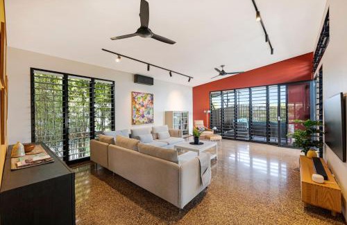 Parap Villa | Tropic Pavilion - Breezy Designer Retreat near Beach