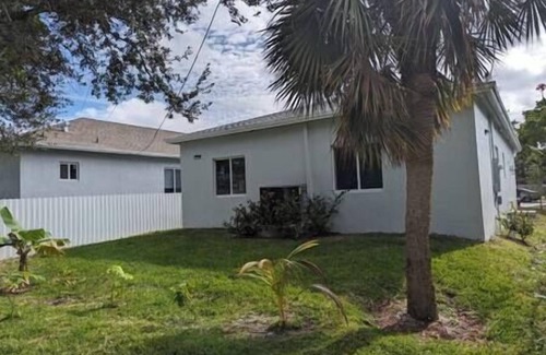 Downtown Fort Lauderdale House | Tropical 1-2BR Retreat Near Beach, Airport & Downtown