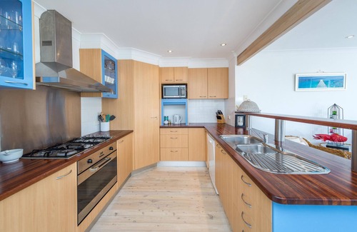 Anna Bay House | Tropical Beach Hide Away - inground pool, 2min walk to ocean foreshore & parks