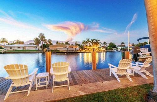 Cypress Lakes Villa | Tropical Dream: Waterfront pool home w/boat rental