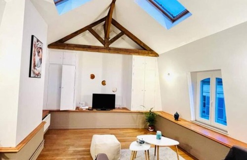 Senlis Apartment | Tropical duplex in Fontainebleau