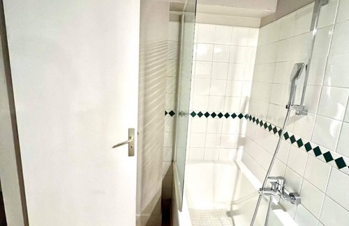 Senlis Apartment | Tropical duplex in Fontainebleau